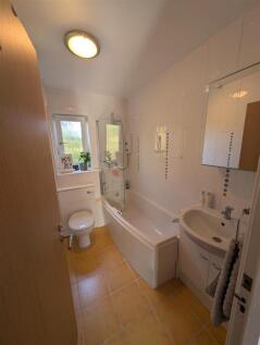 New bathroom 2.jpg