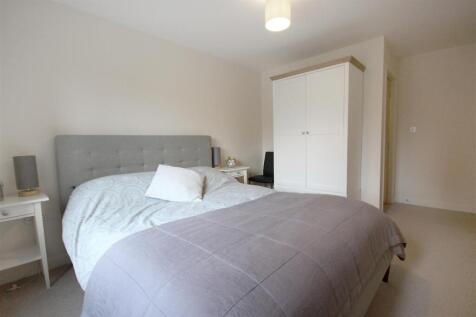 Principal Bedroom with En-Suite Shower Room