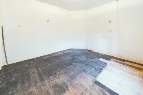 CAM04036G0-PR0033-STILL005.jpg