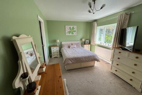 Bedroom 1.JPEG