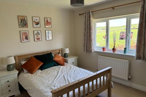 Bedroom 2.JPEG