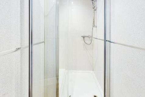 En-suite shower