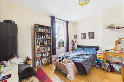 CAM01268G0-PR0352-STILL004.jpg