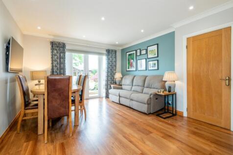 Living Dining Area