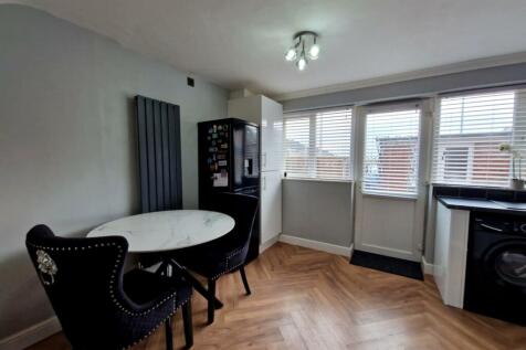 Kitchen/Dining area