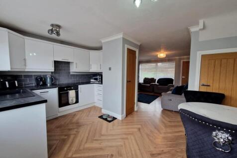 Campbell Close, Rugeley- 3 Bedroom end terrace ho