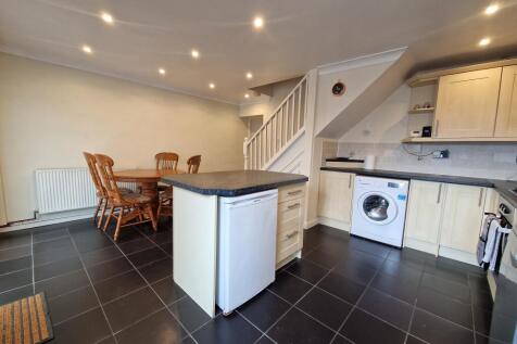 Kitchen/ Dining Area