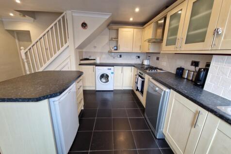 Kitchen/ Dining Area
