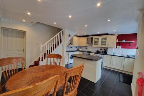 Kitchen/ Dining Area
