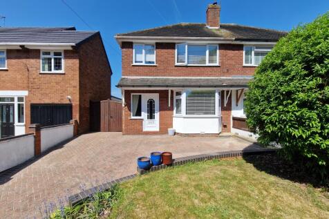 3 bedroom semi detached house - High street, Colt