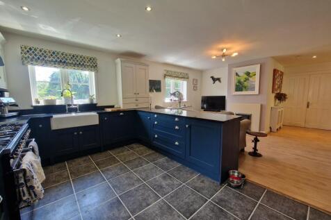 Kitchen/Dining area