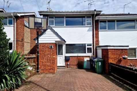 2/3 Bedroom end terrace House for rent