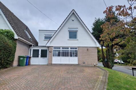 Horseshoe Drive - A 4 Bedroom link detached house