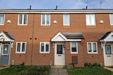 Eaton Drive - A two bedroom mid-terrace house to 
