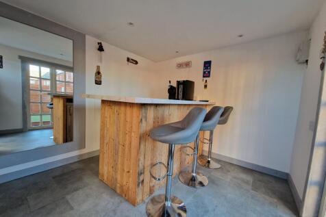 Bar/Summer House