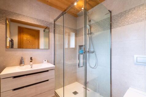 shower room to...