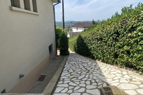 Photo 33