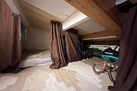 Eaves storage /...