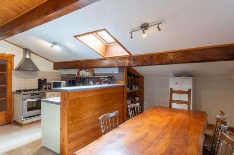 Dining to Kitchen