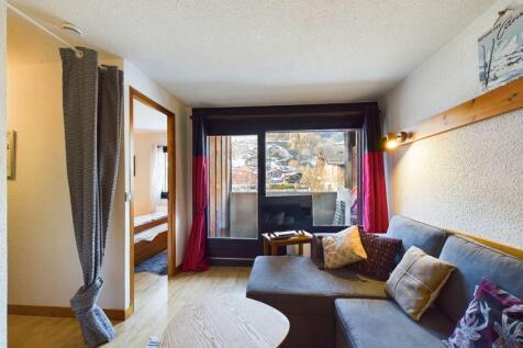 Living room &amp;...