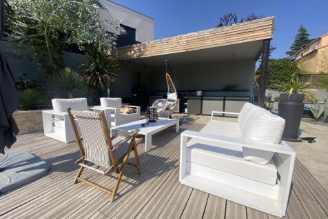 Outdoor sitting...