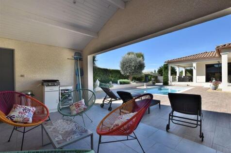 Outdoor kitchen &amp;