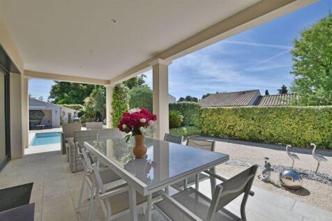 Terrace dining