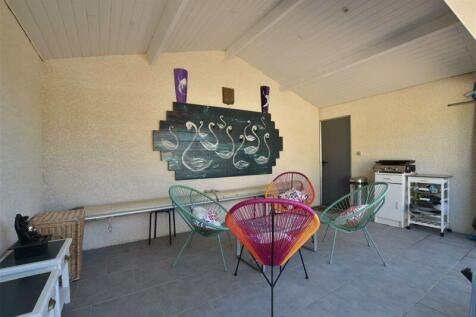 Outdoor kitchen