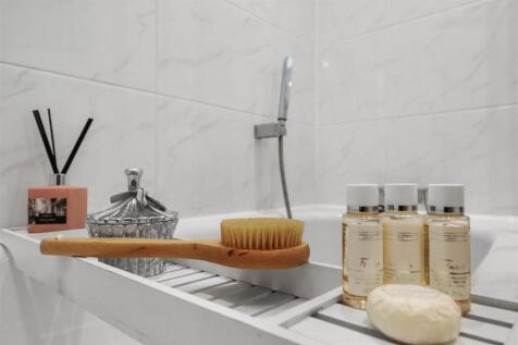 Main Bathoom
