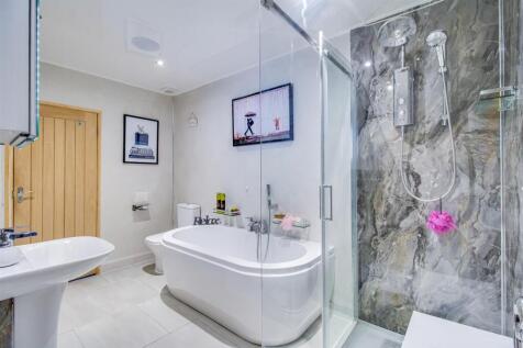 BATHROOM/W.C.