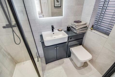 EN SUITE SHOWER ROOM/W.C.
