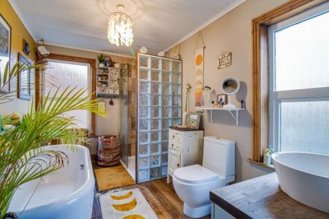 BATHROOM/W.C.
