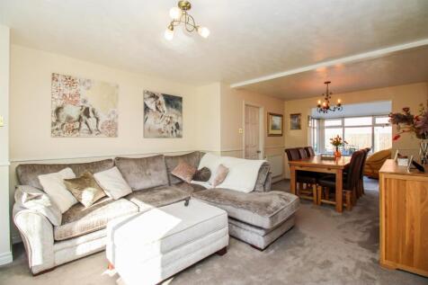 LOUNGE/ DINING ROOM
