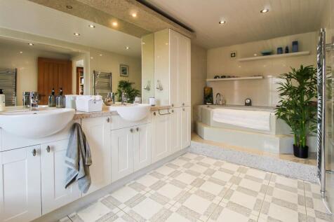 BATHROOM/W.C.