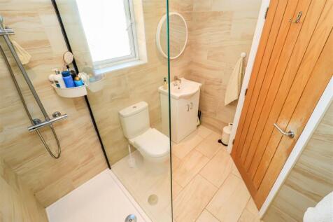 SHOWER ROOM/W.C.