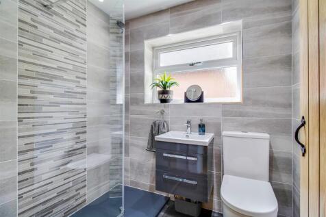 SHOWER ROOM/W.C.