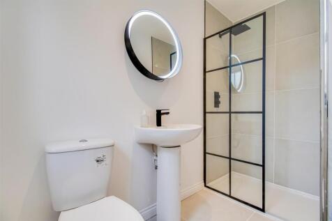 EN SUITE SHOWER ROOM