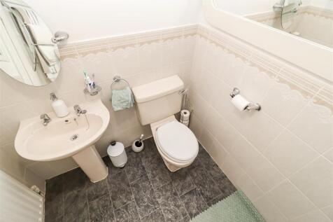 EN SUITE SHOWER ROOM/W.C.