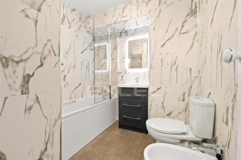 BATHROOM 2 