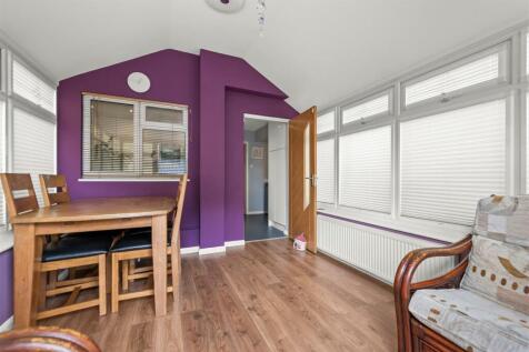2 St James Close-08.jpg