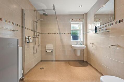 2 St James Close-17.jpg