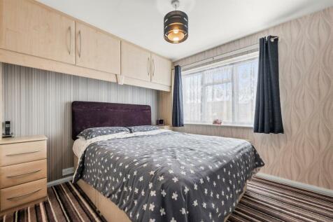 2 St James Close-23.jpg