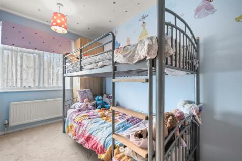2 St James Close-25.jpg