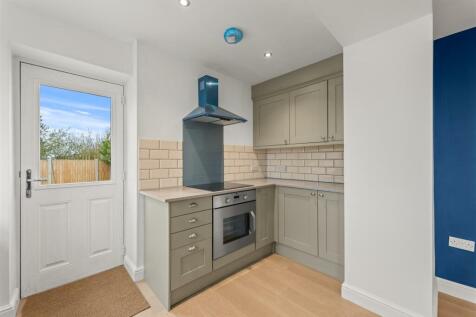 8 Bridle Road-02.jpg