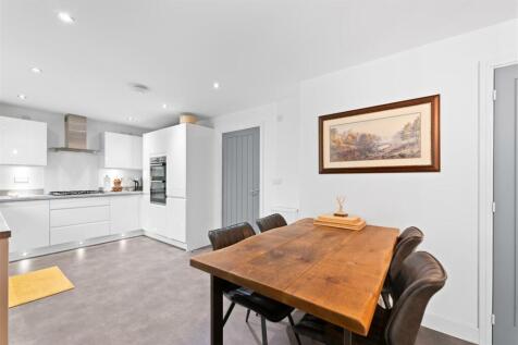 2 Edale Drive-24.jpg
