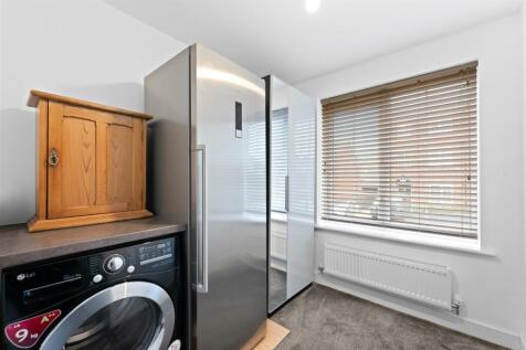 2 Edale Drive-18.jpg