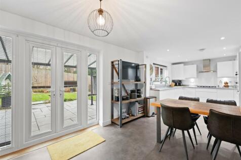 2 Edale Drive-28.jpg