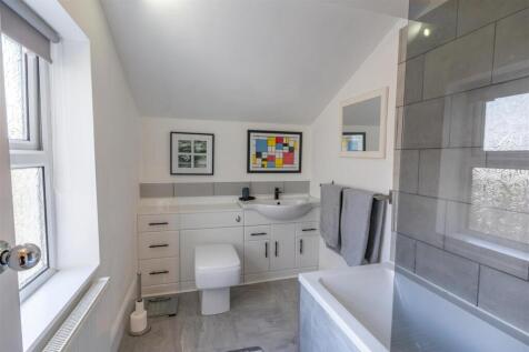 Bathroom 2.jpg