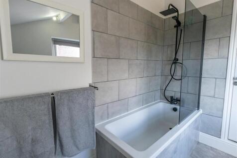 Bathroom 3.jpg