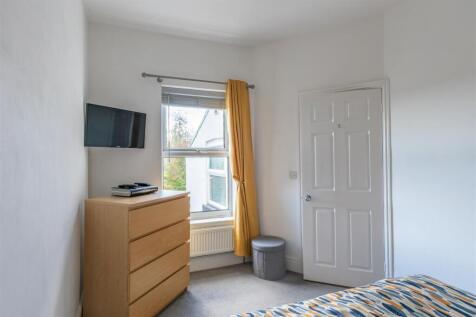 Bedroom 1-3.jpg
